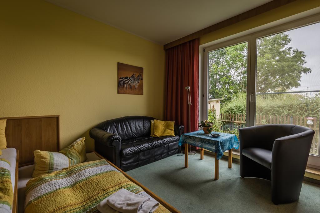 Hotel-Pension Am Rosarium Sangerhausen Room photo