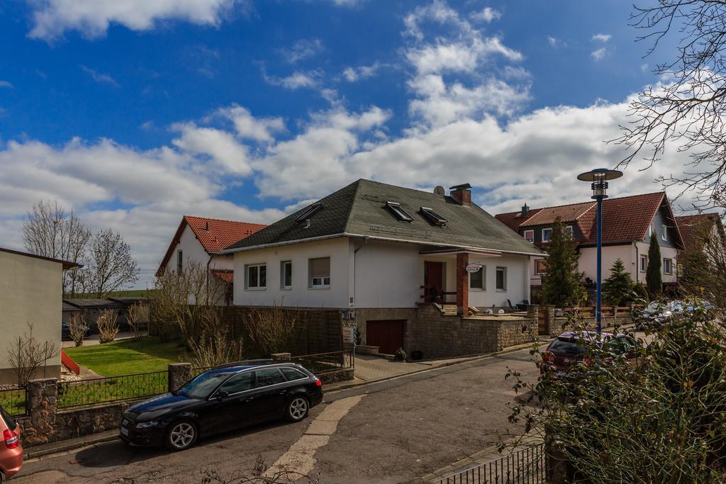 Hotel-Pension Am Rosarium Sangerhausen Exterior photo