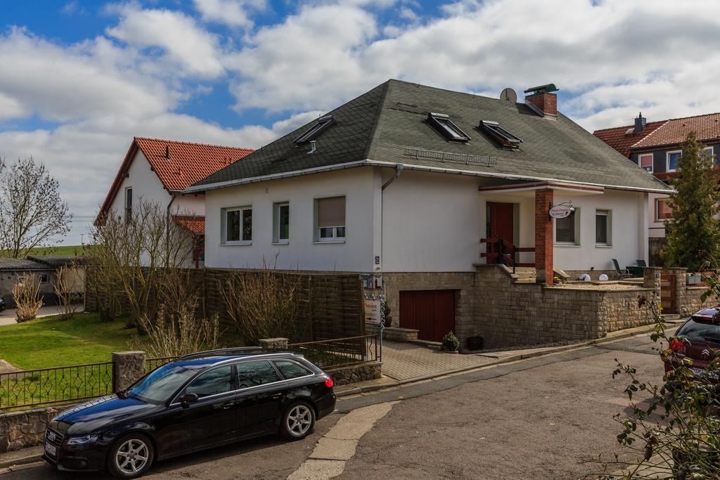 Hotel-Pension Am Rosarium Sangerhausen Exterior photo